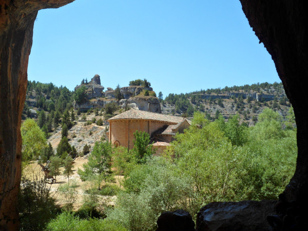 ermita de san bartolomé desde la cueva grande